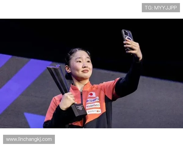 直板破局!邱党 4-2 擒张本夺冠,日本一哥领奖台失魂 直板破局!邱党 4-2 擒张本夺冠,日本一哥领奖台失魂